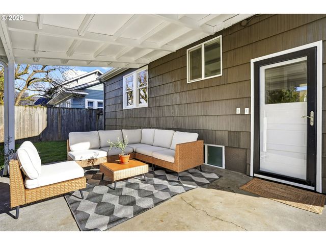 4313 Ne HAZELFERN Pl, Portland, OR 97213