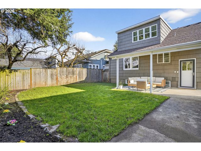 4313 Ne HAZELFERN Pl, Portland, OR 97213