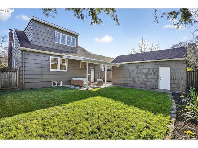 4313 Ne HAZELFERN Pl, Portland, OR 97213