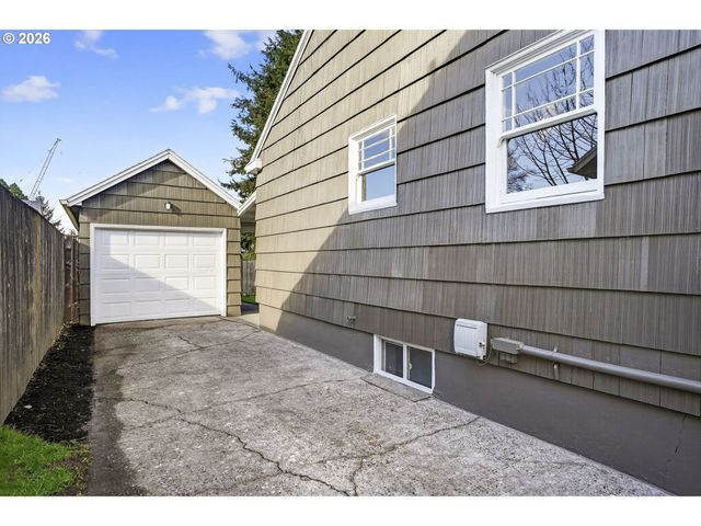 4313 Ne HAZELFERN Pl, Portland, OR 97213