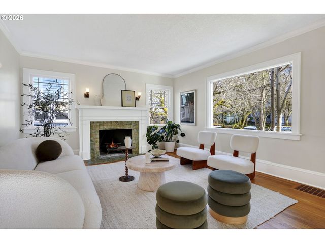 4313 Ne HAZELFERN Pl, Portland, OR 97213