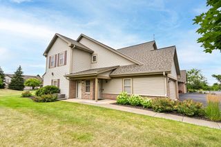 W170N5530 Ridgewood DRIVE #5530, Menomonee Falls, WI 53051