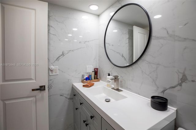 2750 NE 183rd St 811, Aventura, FL 33160