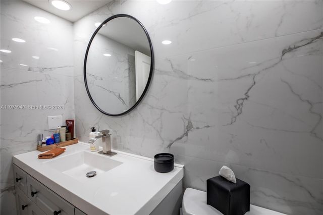 2750 NE 183rd St 811, Aventura, FL 33160