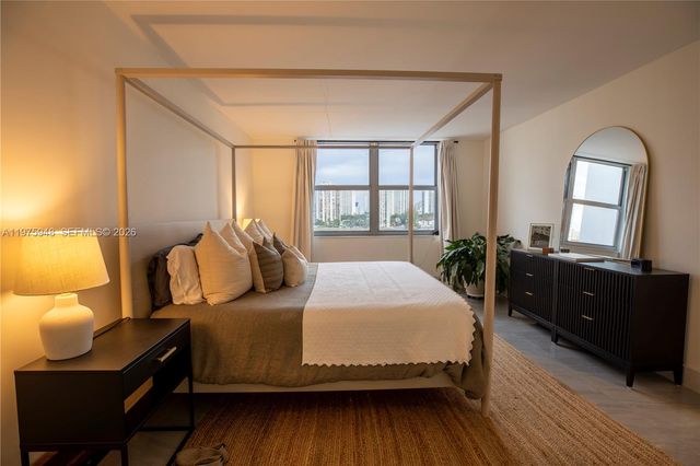 2750 NE 183rd St 811, Aventura, FL 33160