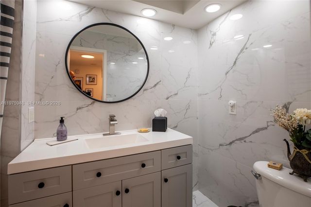 2750 NE 183rd St 811, Aventura, FL 33160