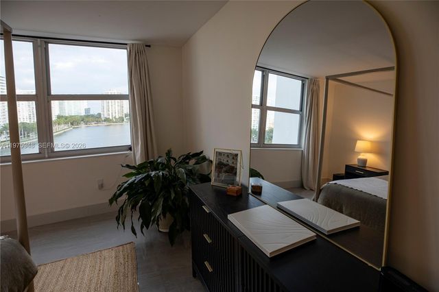 2750 NE 183rd St 811, Aventura, FL 33160