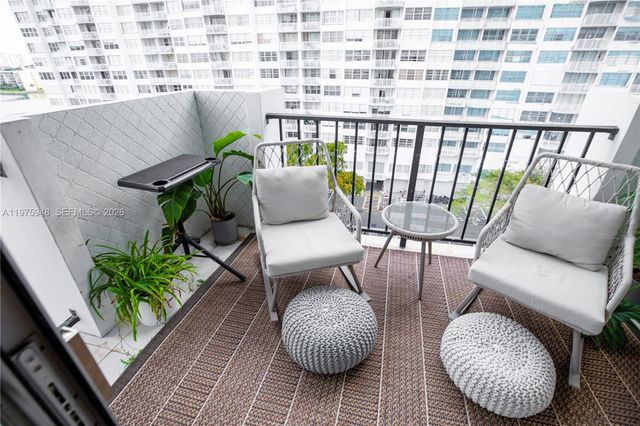 2750 NE 183rd St 811, Aventura, FL 33160