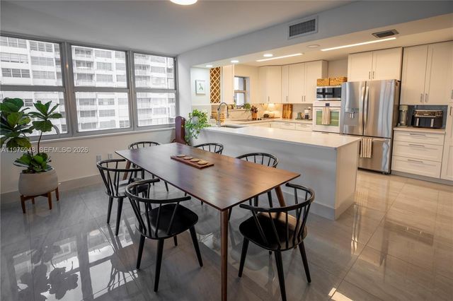 2750 NE 183rd St 811, Aventura, FL 33160