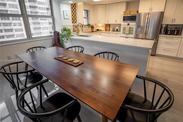 2750 NE 183rd St 811, Aventura, FL 33160