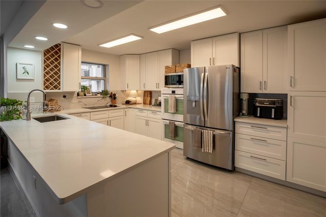 2750 NE 183rd St 811, Aventura, FL 33160