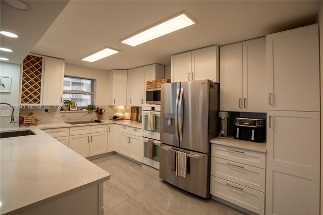 2750 NE 183rd St 811, Aventura, FL 33160