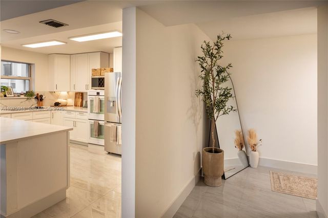 2750 NE 183rd St 811, Aventura, FL 33160