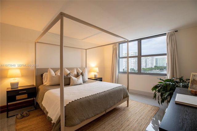 2750 NE 183rd St 811, Aventura, FL 33160