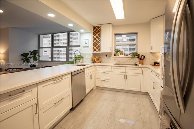 2750 NE 183rd St 811, Aventura, FL 33160