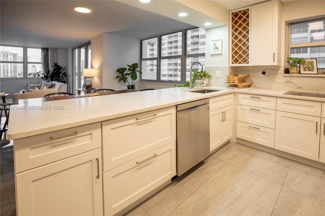 2750 NE 183rd St 811, Aventura, FL 33160