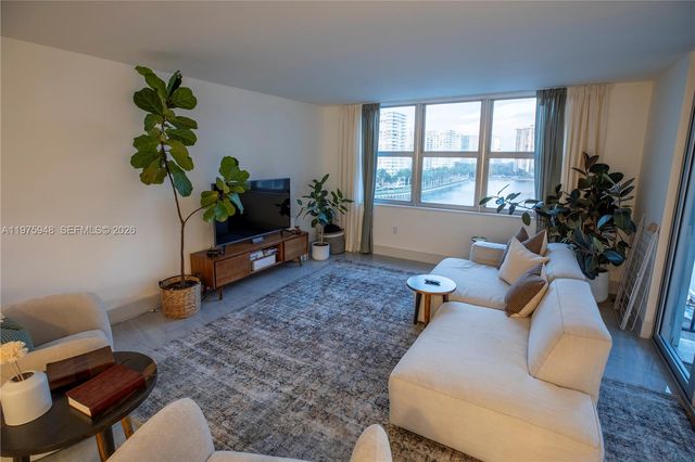 2750 NE 183rd St 811, Aventura, FL 33160