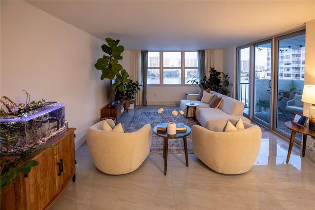 2750 NE 183rd St 811, Aventura, FL 33160