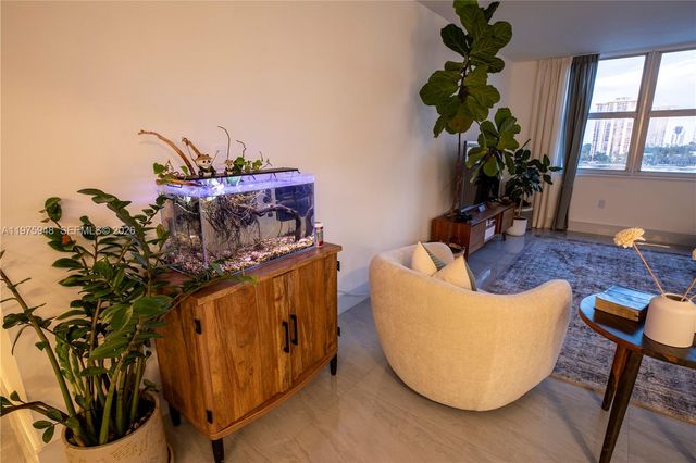 2750 NE 183rd St 811, Aventura, FL 33160