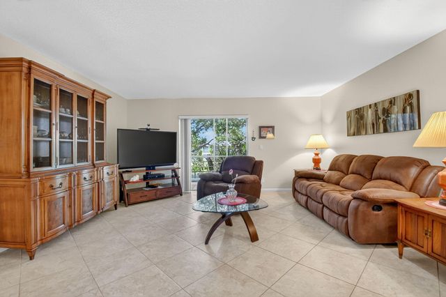 203 Oxford 100, West Palm Beach, FL 33417