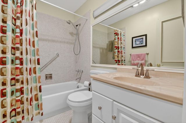 203 Oxford 100, West Palm Beach, FL 33417