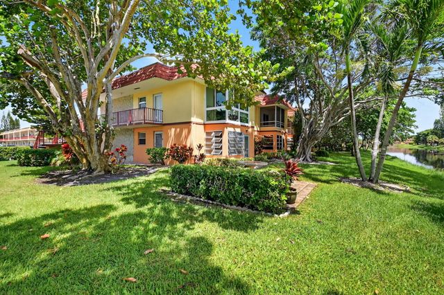 203 Oxford 100, West Palm Beach, FL 33417