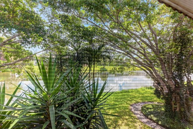 203 Oxford 100, West Palm Beach, FL 33417