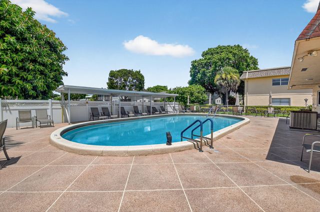 203 Oxford 100, West Palm Beach, FL 33417