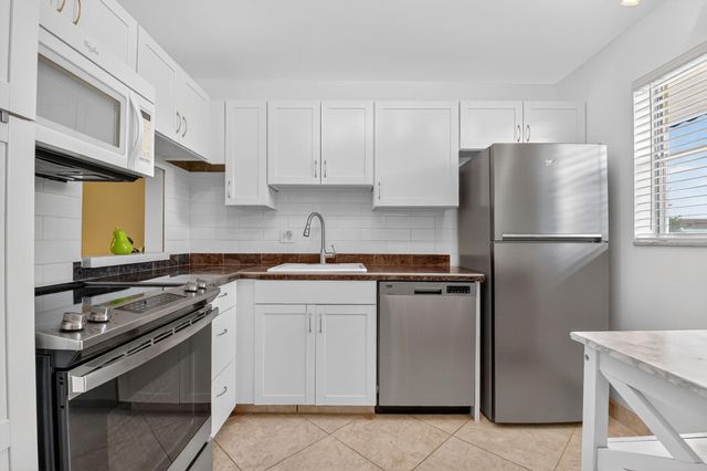 203 Oxford 100, West Palm Beach, FL 33417