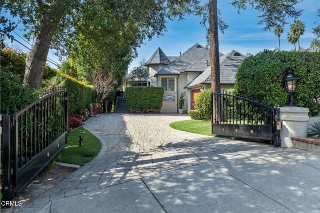 1565 S Oak Knoll Avenue, Pasadena, CA 91108