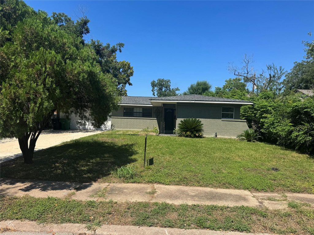 6830 Langdon, Houston, TX 77074