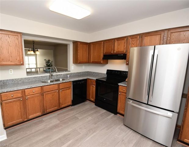 4025 Roebling LN, Virginia Beach, VA 23452