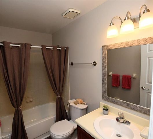 4025 Roebling LN, Virginia Beach, VA 23452