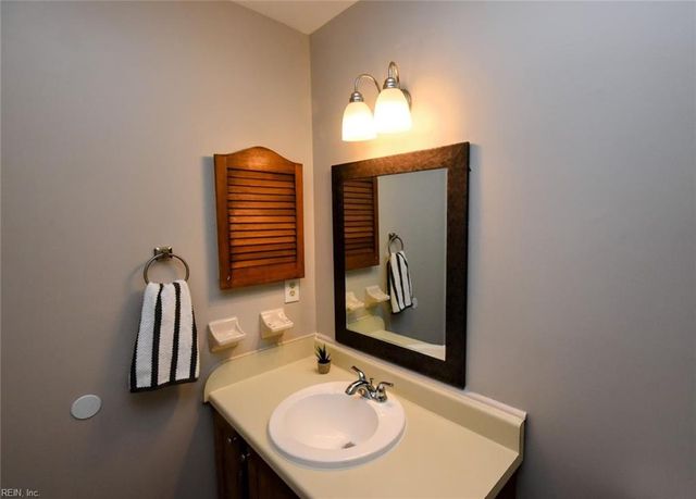 4025 Roebling LN, Virginia Beach, VA 23452