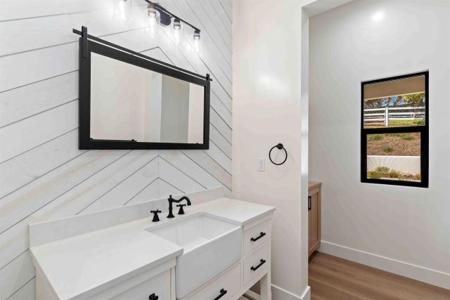575 Twin Country Lane, Fallbrook, CA 92028