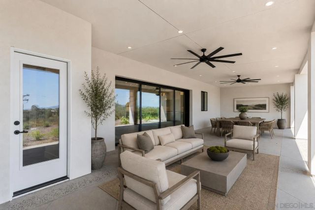 575 Twin Country Lane, Fallbrook, CA 92028
