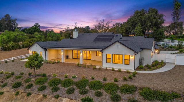 575 Twin Country Lane, Fallbrook, CA 92028