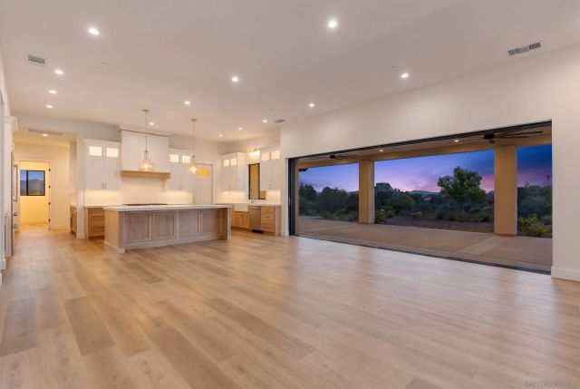 575 Twin Country Lane, Fallbrook, CA 92028