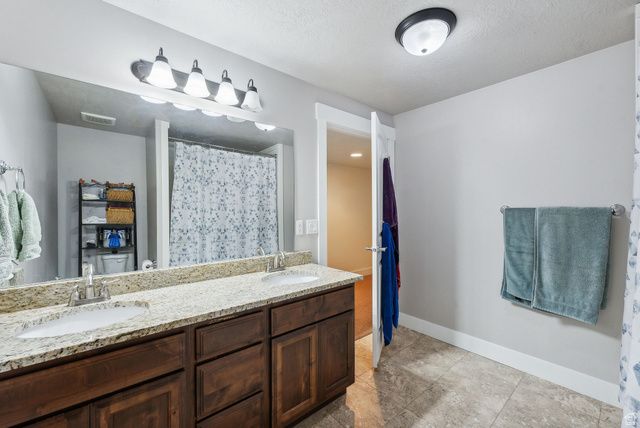 967 W YAMADA CT, Syracuse, UT 84075