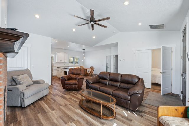 967 W YAMADA CT, Syracuse, UT 84075