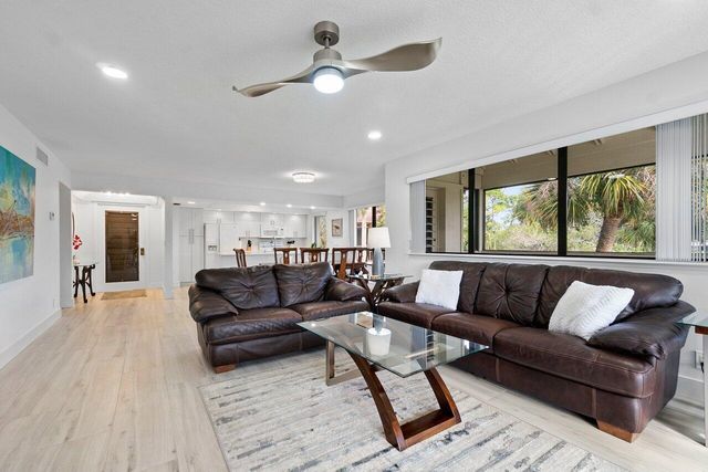 655 Brackenwood Cove, Palm Beach Gardens, FL 33418