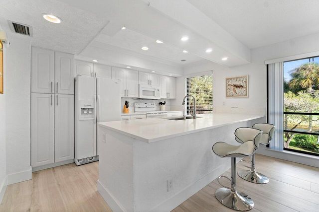 655 Brackenwood Cove, Palm Beach Gardens, FL 33418