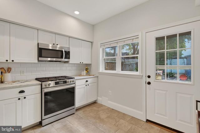 236 WARREN ST NE, Washington, DC 20002