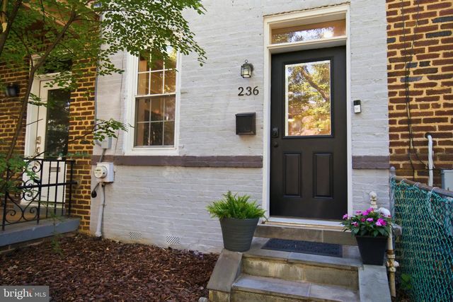 236 WARREN ST NE, Washington, DC 20002