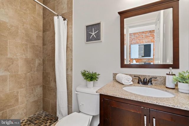 236 WARREN ST NE, Washington, DC 20002