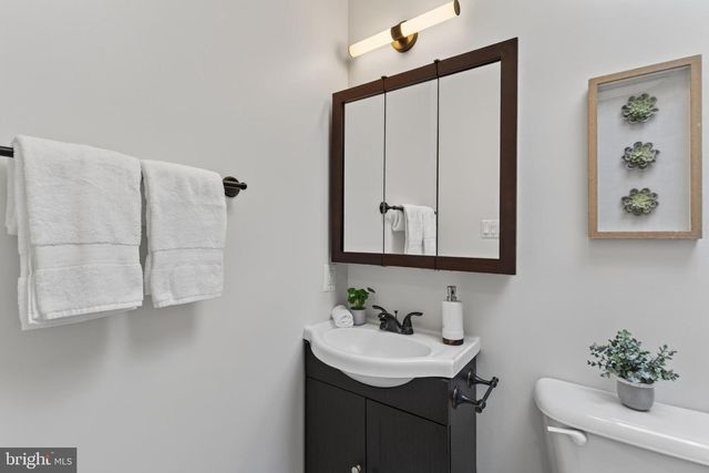 236 WARREN ST NE, Washington, DC 20002