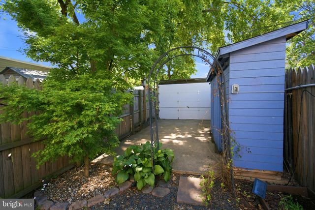 236 WARREN ST NE, Washington, DC 20002