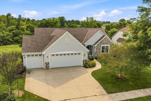 1709 Tumbleweed CIRCLE, West Bend, WI 53095