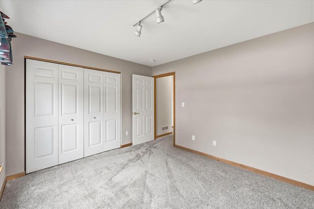 1709 Tumbleweed CIRCLE, West Bend, WI 53095