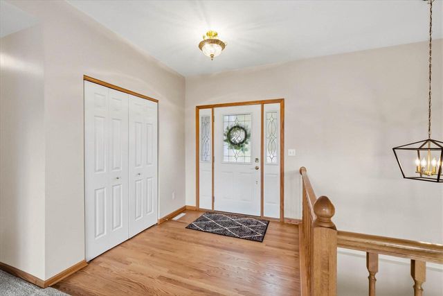 1709 Tumbleweed CIRCLE, West Bend, WI 53095